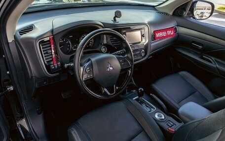 Mitsubishi Outlander III рестайлинг 3, 2015 год, 1 595 000 рублей, 13 фотография