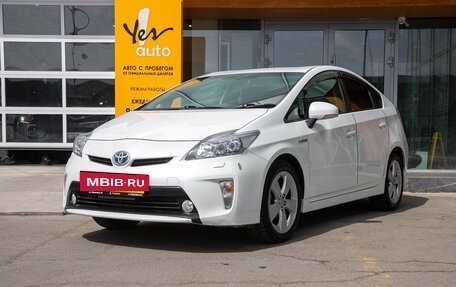 Toyota Prius, 2012 год, 1 098 000 рублей, 2 фотография