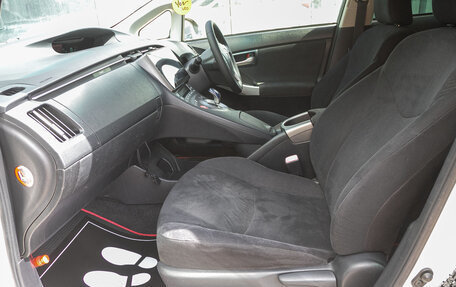 Toyota Prius, 2012 год, 1 098 000 рублей, 13 фотография