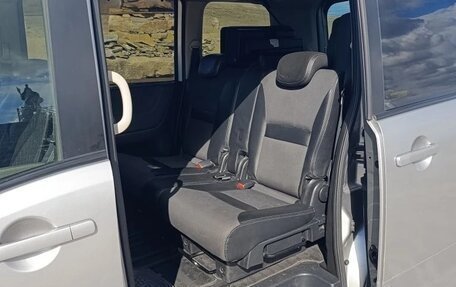 Nissan Serena III, 2006 год, 900 000 рублей, 2 фотография