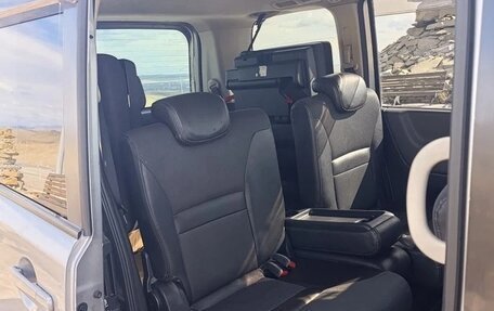 Nissan Serena III, 2006 год, 900 000 рублей, 9 фотография