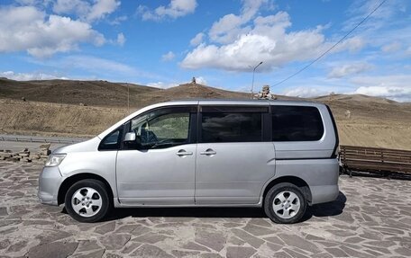 Nissan Serena III, 2006 год, 900 000 рублей, 17 фотография