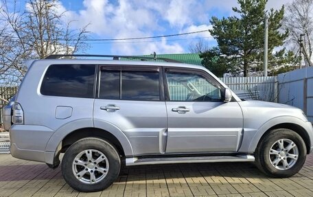 Mitsubishi Pajero IV, 2011 год, 2 070 000 рублей, 3 фотография