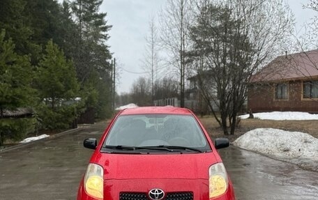 Toyota Yaris III рестайлинг, 2007 год, 560 000 рублей, 2 фотография