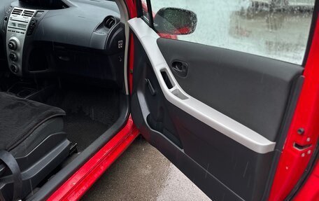 Toyota Yaris III рестайлинг, 2007 год, 560 000 рублей, 15 фотография