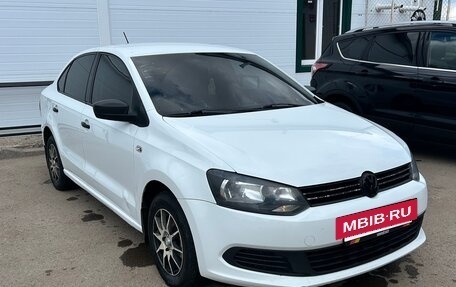 Volkswagen Polo VI (EU Market), 2013 год, 700 000 рублей, 4 фотография