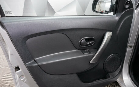 Renault Logan II, 2015 год, 733 000 рублей, 15 фотография