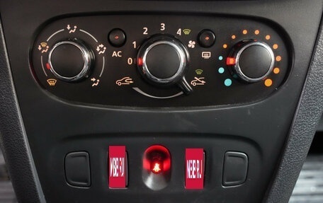 Renault Logan II, 2015 год, 733 000 рублей, 17 фотография