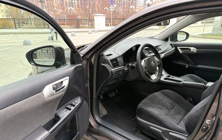 Lexus CT I рестайлинг, 2013 год, 1 690 000 рублей, 18 фотография