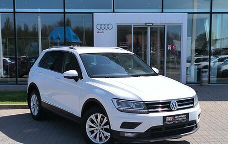 Volkswagen Tiguan II, 2018 год, 1 940 000 рублей, 3 фотография