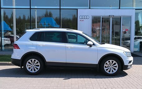 Volkswagen Tiguan II, 2018 год, 1 940 000 рублей, 4 фотография