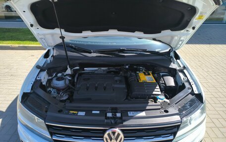 Volkswagen Tiguan II, 2018 год, 1 940 000 рублей, 12 фотография