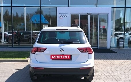 Volkswagen Tiguan II, 2018 год, 1 940 000 рублей, 6 фотография