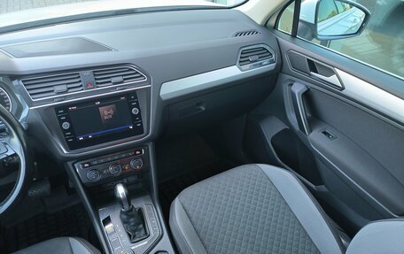 Volkswagen Tiguan II, 2018 год, 1 940 000 рублей, 20 фотография