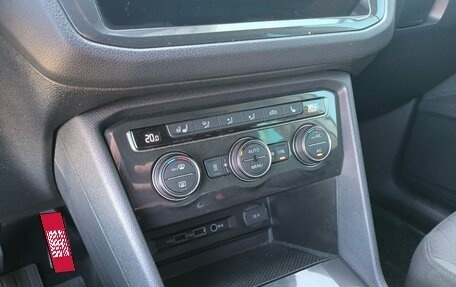 Volkswagen Tiguan II, 2018 год, 1 940 000 рублей, 28 фотография