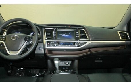 Toyota Highlander III, 2016 год, 4 500 000 рублей, 8 фотография