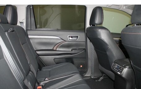 Toyota Highlander III, 2016 год, 4 500 000 рублей, 6 фотография