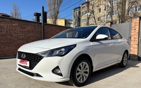 Hyundai Solaris II рестайлинг, 2021 год, 1 788 000 рублей, 2 фотография