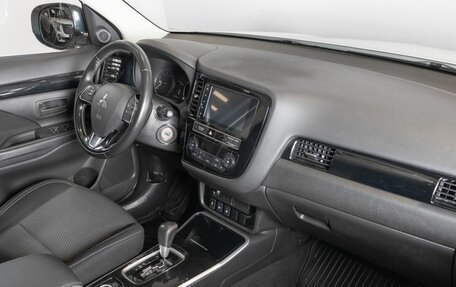 Mitsubishi Outlander III рестайлинг 3, 2019 год, 2 505 400 рублей, 7 фотография