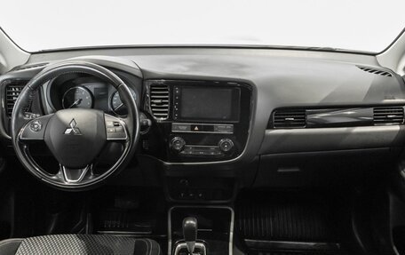 Mitsubishi Outlander III рестайлинг 3, 2019 год, 2 505 400 рублей, 6 фотография