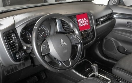Mitsubishi Outlander III рестайлинг 3, 2019 год, 2 505 400 рублей, 5 фотография