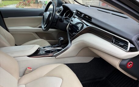 Toyota Camry, 2019 год, 2 800 000 рублей, 7 фотография