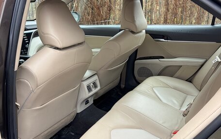 Toyota Camry, 2019 год, 2 800 000 рублей, 11 фотография