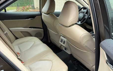 Toyota Camry, 2019 год, 2 800 000 рублей, 13 фотография