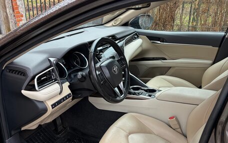 Toyota Camry, 2019 год, 2 800 000 рублей, 9 фотография