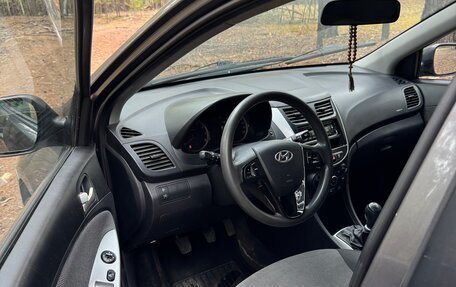 Hyundai Solaris II рестайлинг, 2011 год, 800 000 рублей, 10 фотография