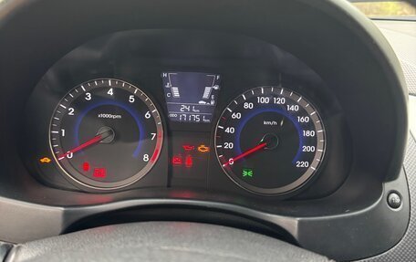 Hyundai Solaris II рестайлинг, 2011 год, 800 000 рублей, 12 фотография