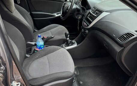 Hyundai Solaris II рестайлинг, 2011 год, 800 000 рублей, 13 фотография