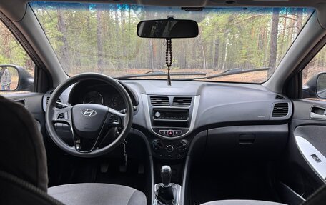 Hyundai Solaris II рестайлинг, 2011 год, 800 000 рублей, 11 фотография