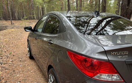 Hyundai Solaris II рестайлинг, 2011 год, 800 000 рублей, 4 фотография