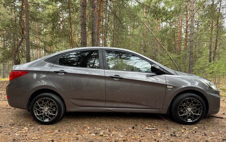 Hyundai Solaris II рестайлинг, 2011 год, 800 000 рублей, 8 фотография