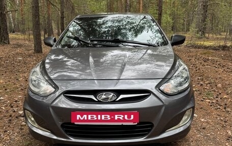 Hyundai Solaris II рестайлинг, 2011 год, 800 000 рублей, 2 фотография