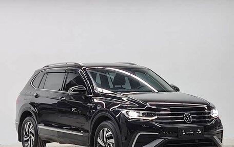 Volkswagen Tiguan II, 2022 год, 2 570 000 рублей, 1 фотография