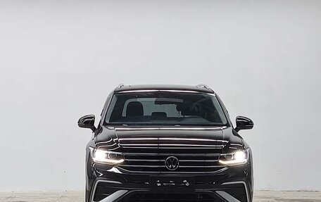 Volkswagen Tiguan II, 2022 год, 2 570 000 рублей, 2 фотография