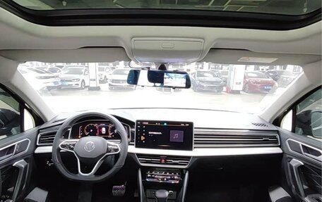 Volkswagen Tiguan II, 2022 год, 2 570 000 рублей, 9 фотография