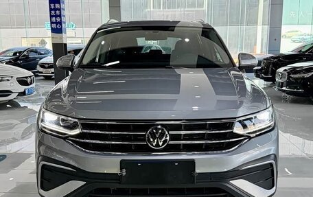 Volkswagen Tiguan II, 2023 год, 2 580 000 рублей, 2 фотография