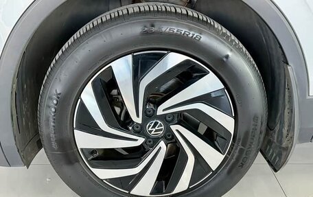 Volkswagen Tiguan II, 2023 год, 2 580 000 рублей, 12 фотография