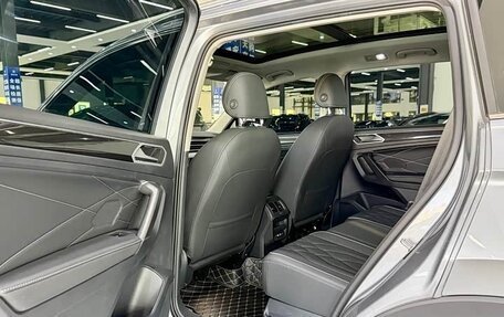 Volkswagen Tiguan II, 2023 год, 2 580 000 рублей, 14 фотография