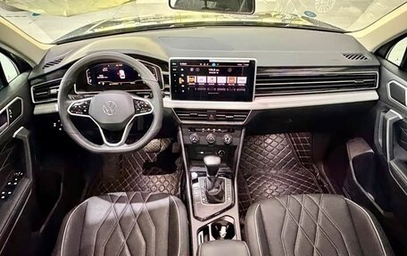 Volkswagen Tiguan II, 2023 год, 2 580 000 рублей, 10 фотография