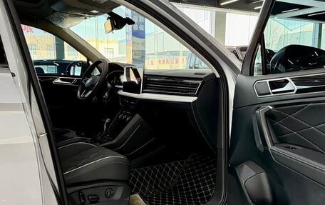 Volkswagen Tiguan II, 2023 год, 2 580 000 рублей, 9 фотография