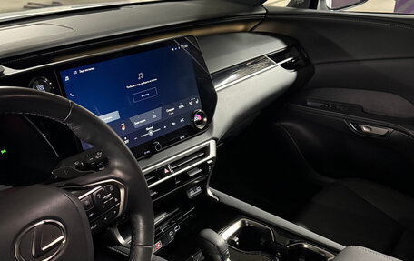 Lexus RX IV рестайлинг, 2023 год, 7 900 000 рублей, 12 фотография