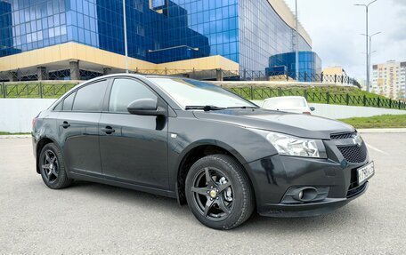 Chevrolet Cruze II, 2009 год, 550 000 рублей, 2 фотография