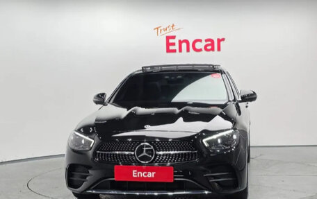 Mercedes-Benz E-Класс, 2022 год, 5 350 000 рублей, 3 фотография