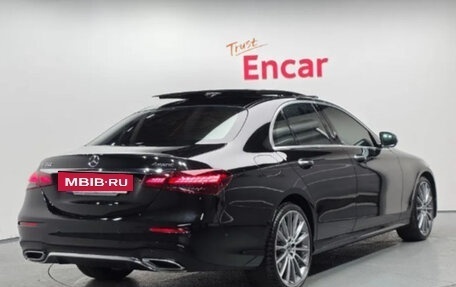 Mercedes-Benz E-Класс, 2022 год, 5 350 000 рублей, 2 фотография