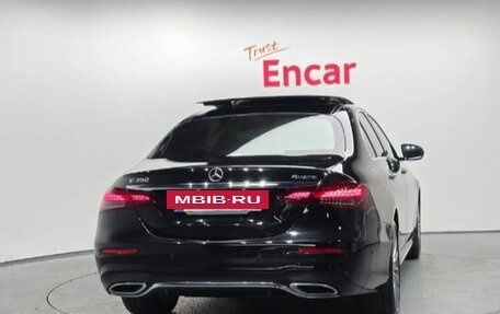 Mercedes-Benz E-Класс, 2022 год, 5 350 000 рублей, 4 фотография