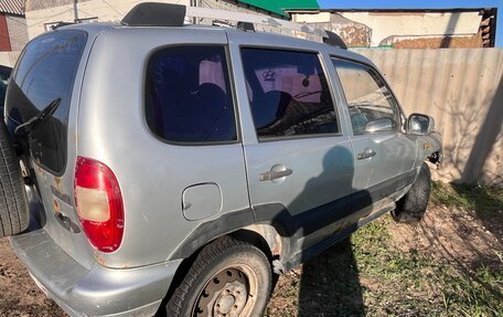 Chevrolet Niva I рестайлинг, 2004 год, 110 000 рублей, 2 фотография